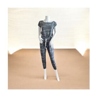 Elan One-Piece Adjustable Waist Jumpsuit With Pockets. Size Small